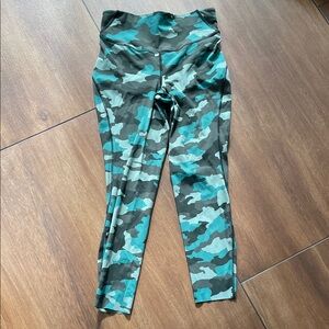Lululemon Heritage 365 Camo Tidewater Teal Multi Leggings, size 8